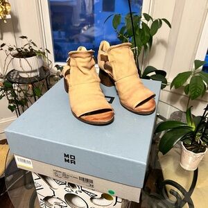 Miz Mooz Tan Sandals Open-Toe Block Heel